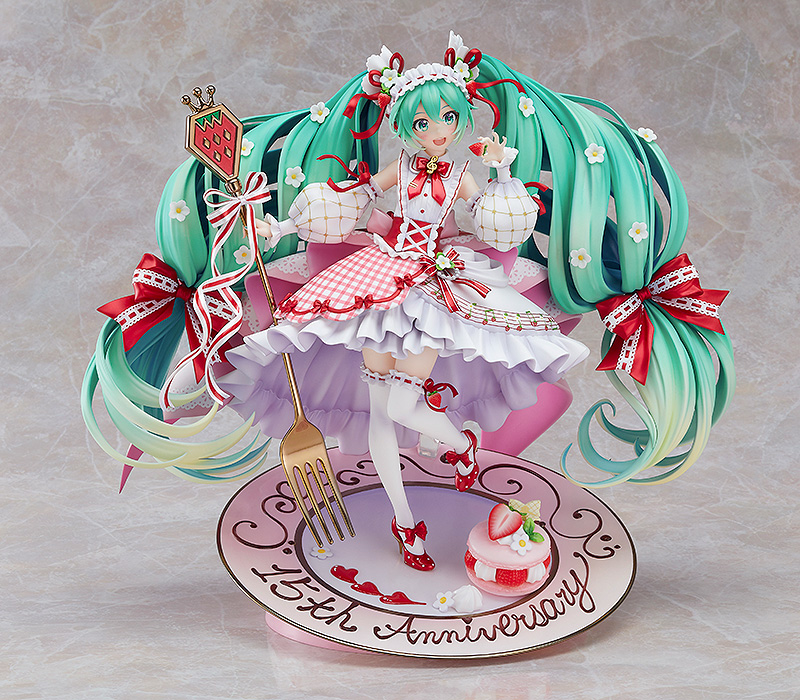 strawberry miku figure