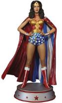 WONDER WOMAN LYNDA CARTER CAPE VARIANT MAQUETTE