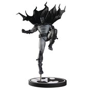 BATMAN B&W BATMAN BY OLIVIER COIPEL STATUE