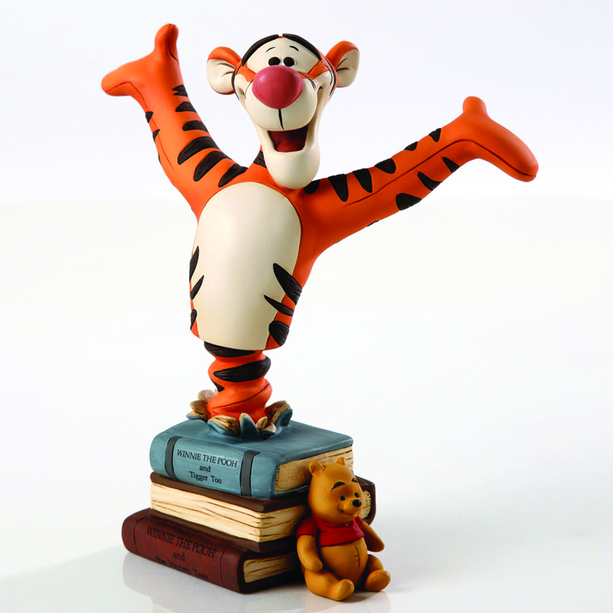 Прикольные фигуры. Статуэтка Disney Tigra. Enesco Винни пух. Тигруля фигурка. Винни пух статуэтка.