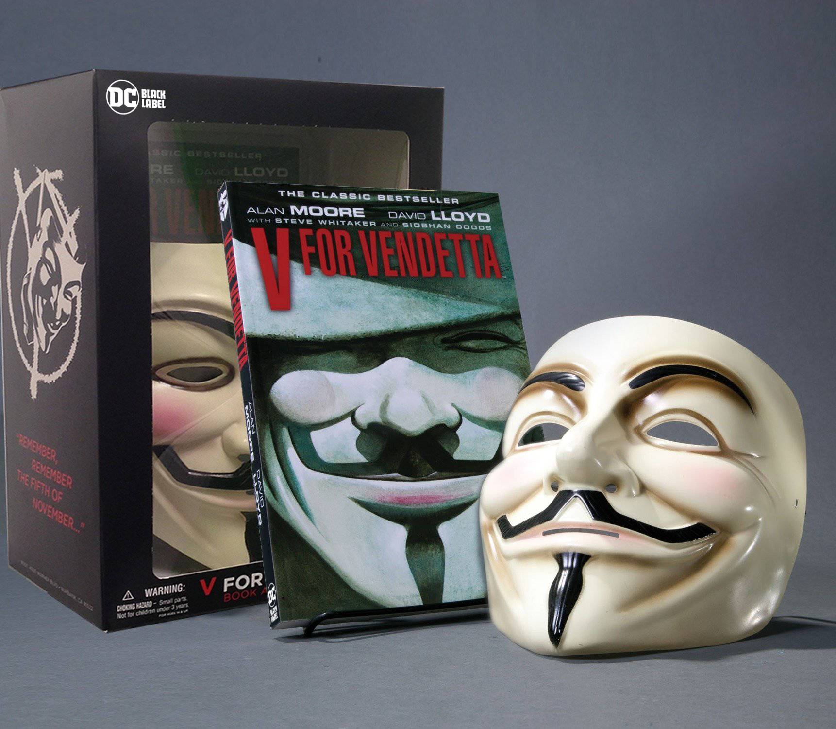 Книги маска. Алан Мур вендетта. V for Vendetta alan Moore. Роман вендетта. Книги с масками и советами.