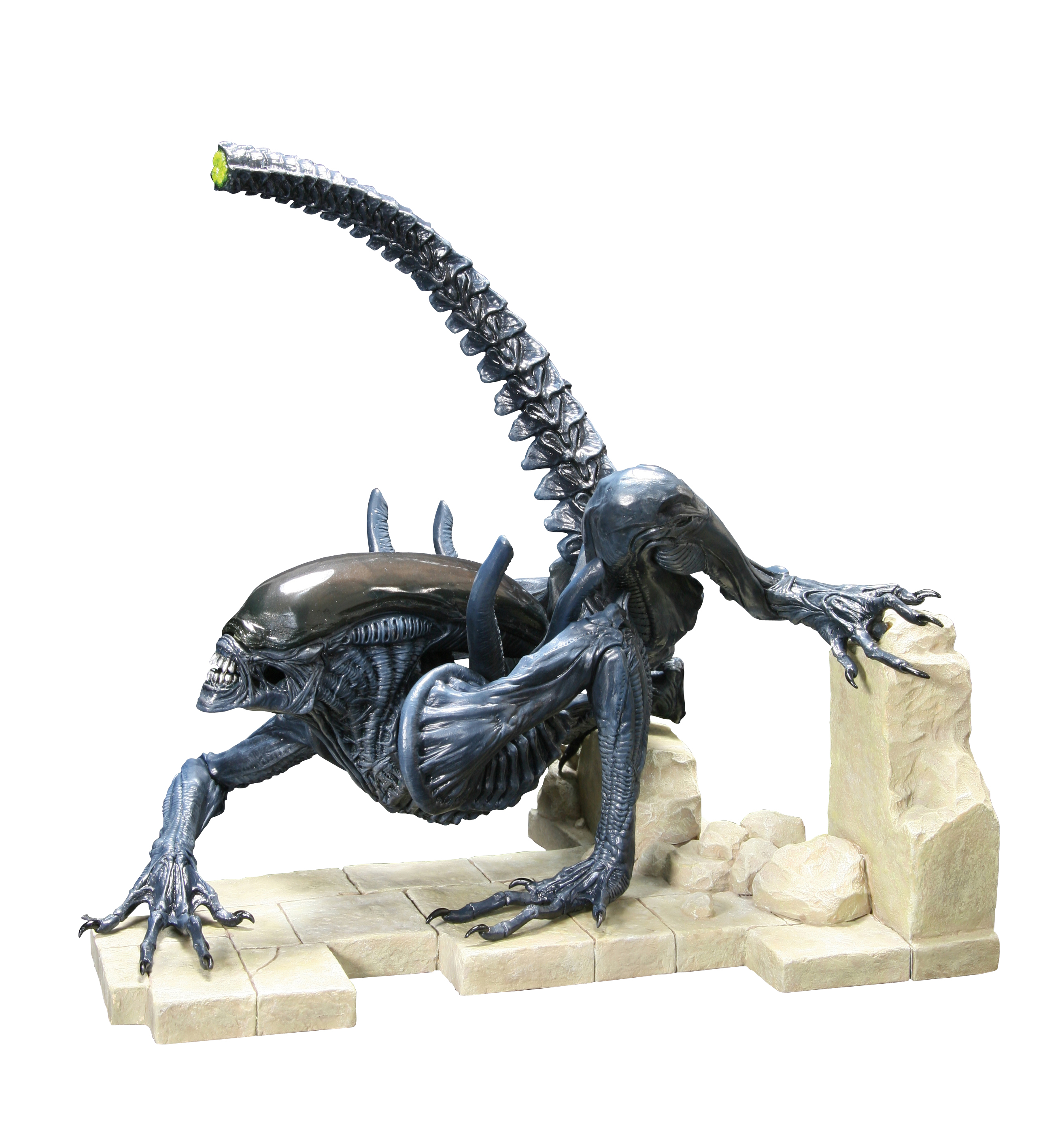 AUG074767 - AVP WARRIOR ALIEN ARTFX STATUE - Previews World