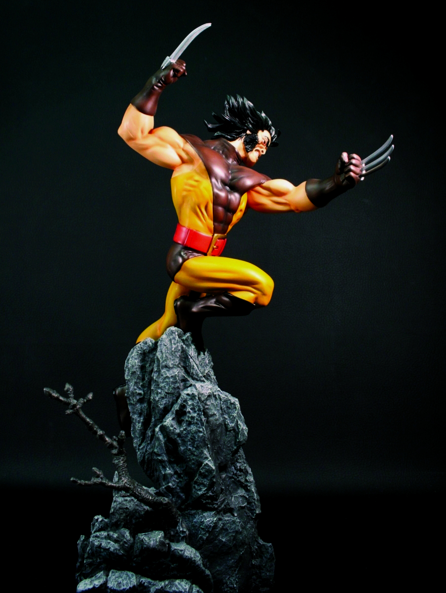 NOV074309 - WOLVERINE UNMASKED ACTION STATUE - Previews World