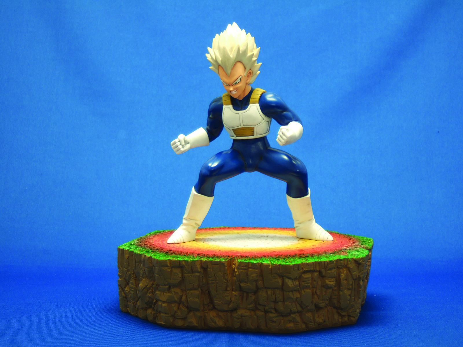 king vegeta statue