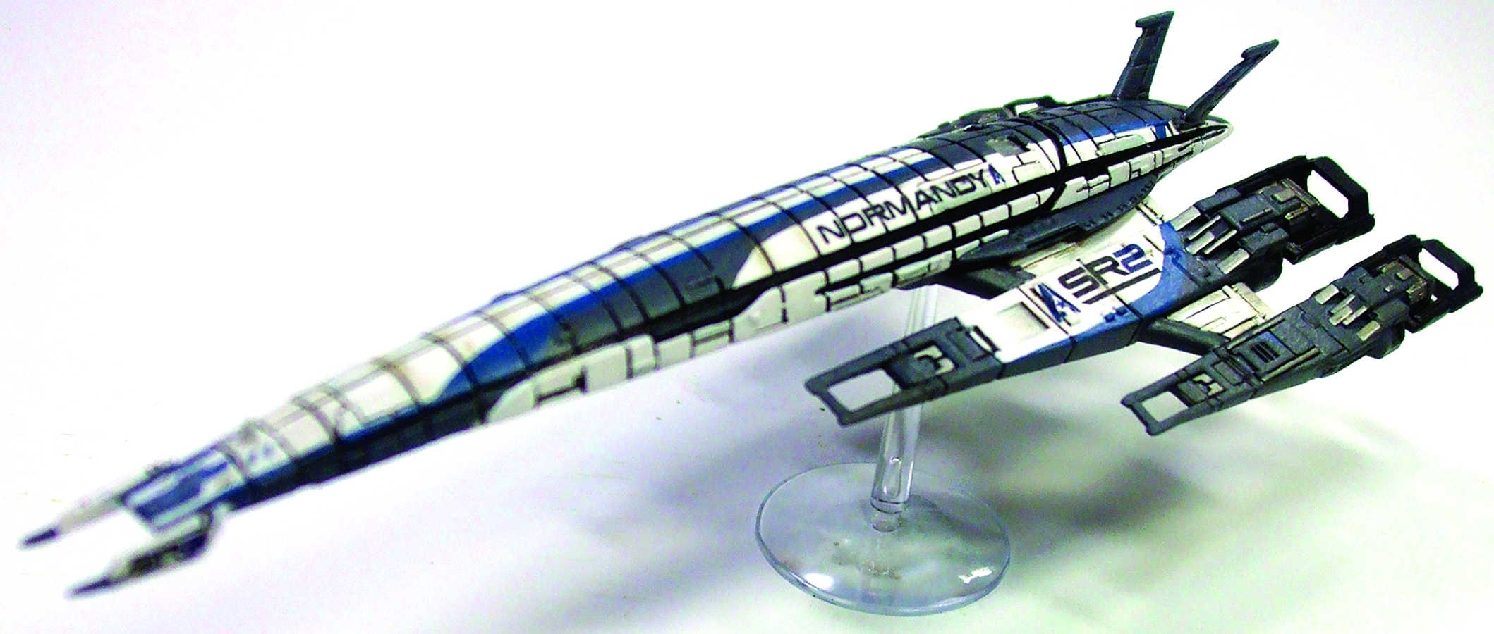 may110066-mass-effect-sr2-normandy-ship-replica-previews-world