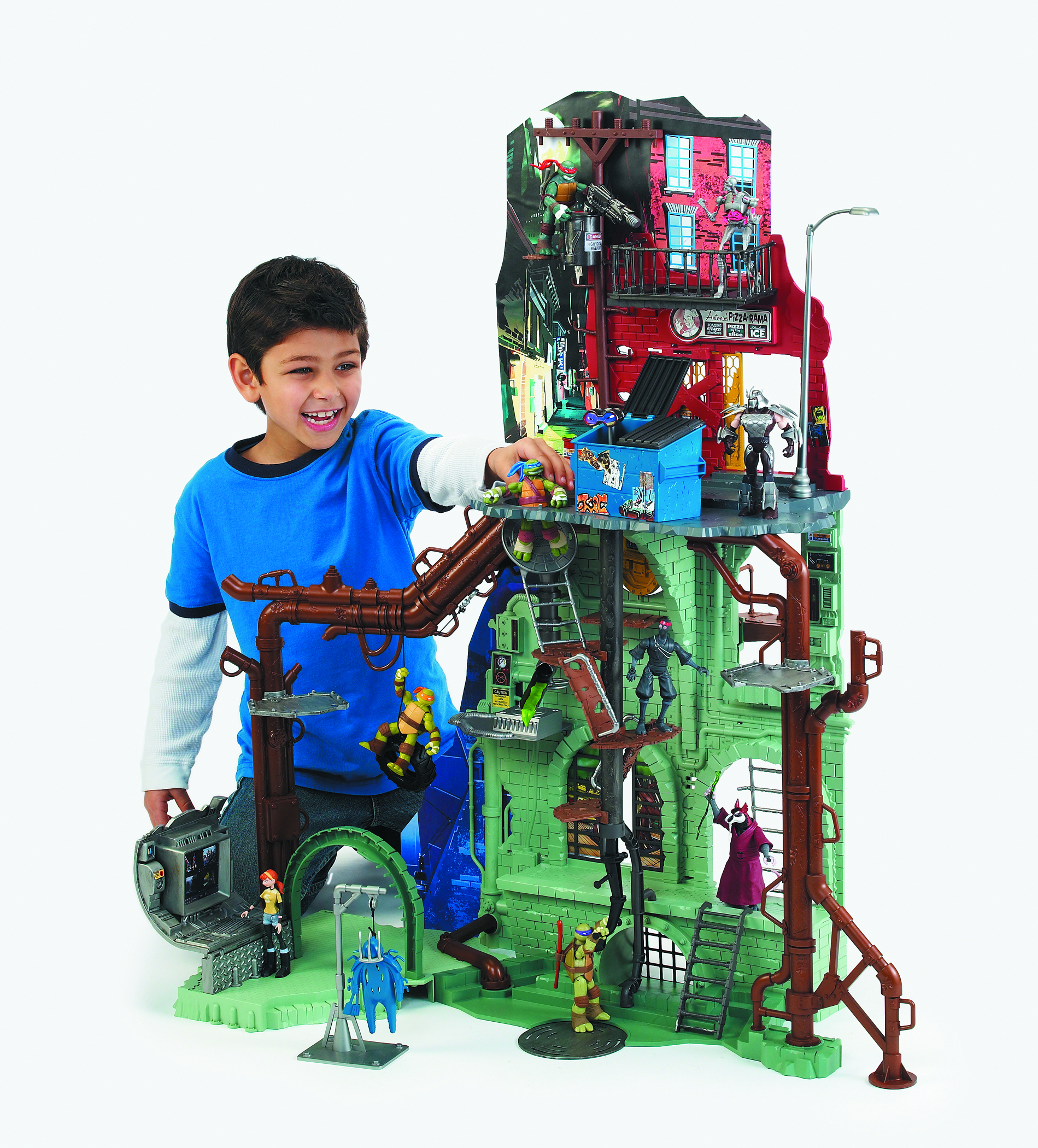 APR131818 - TMNT SUPER SEWER LAIR PLAYSET CS (RES) - Previews World