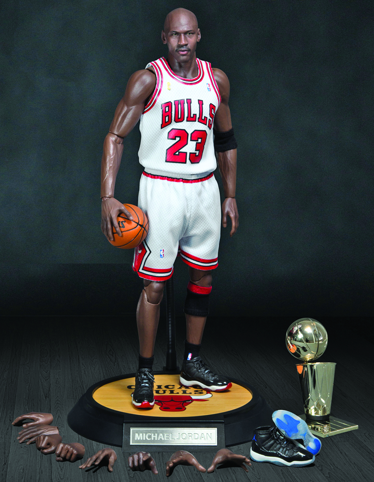 A Look At 1/6 Michael Jordan #45 Home Version from ENTERBAY