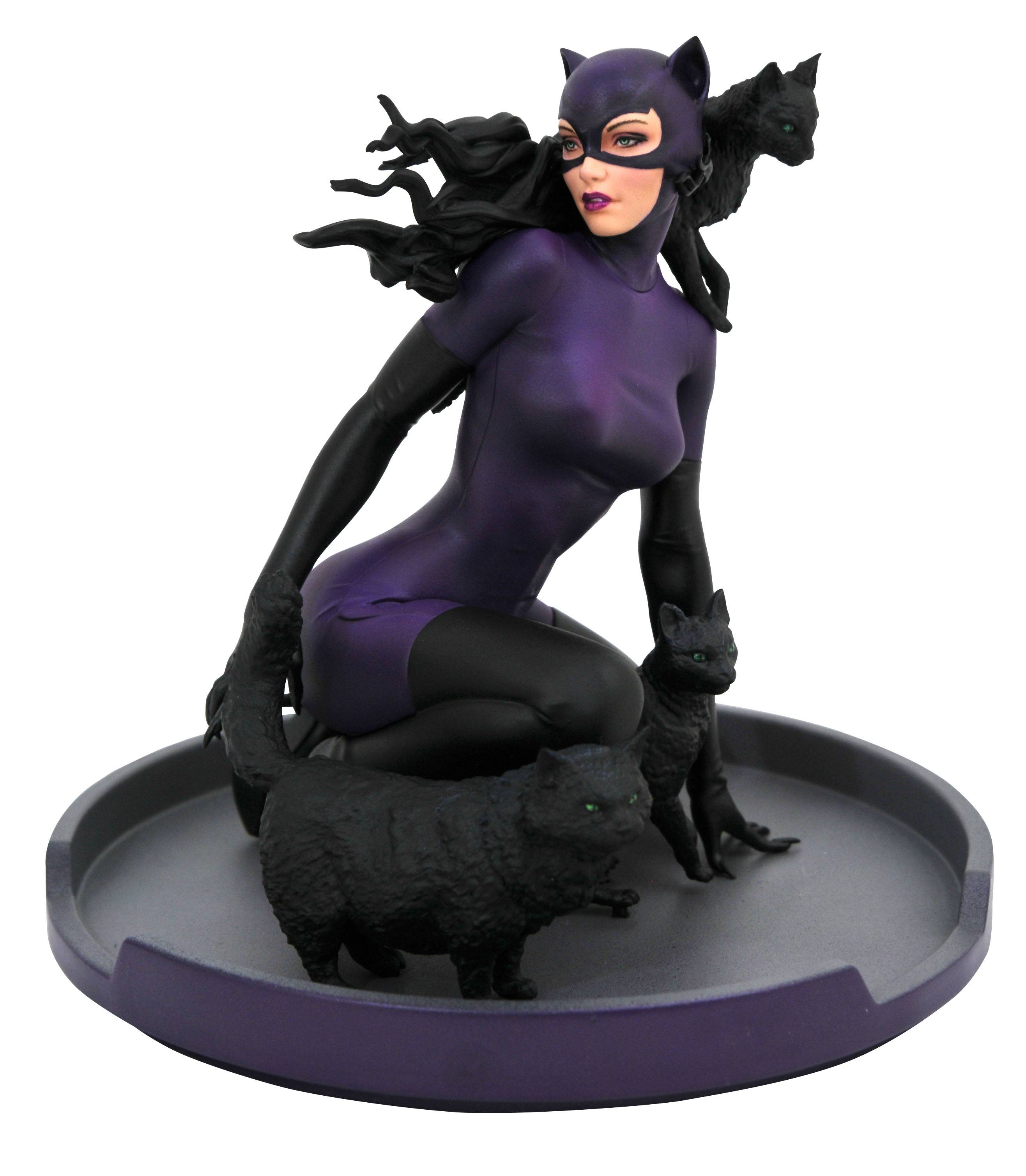 Apr2648 Dc Gallery Comic Catwoman Pvc Statue Previews World