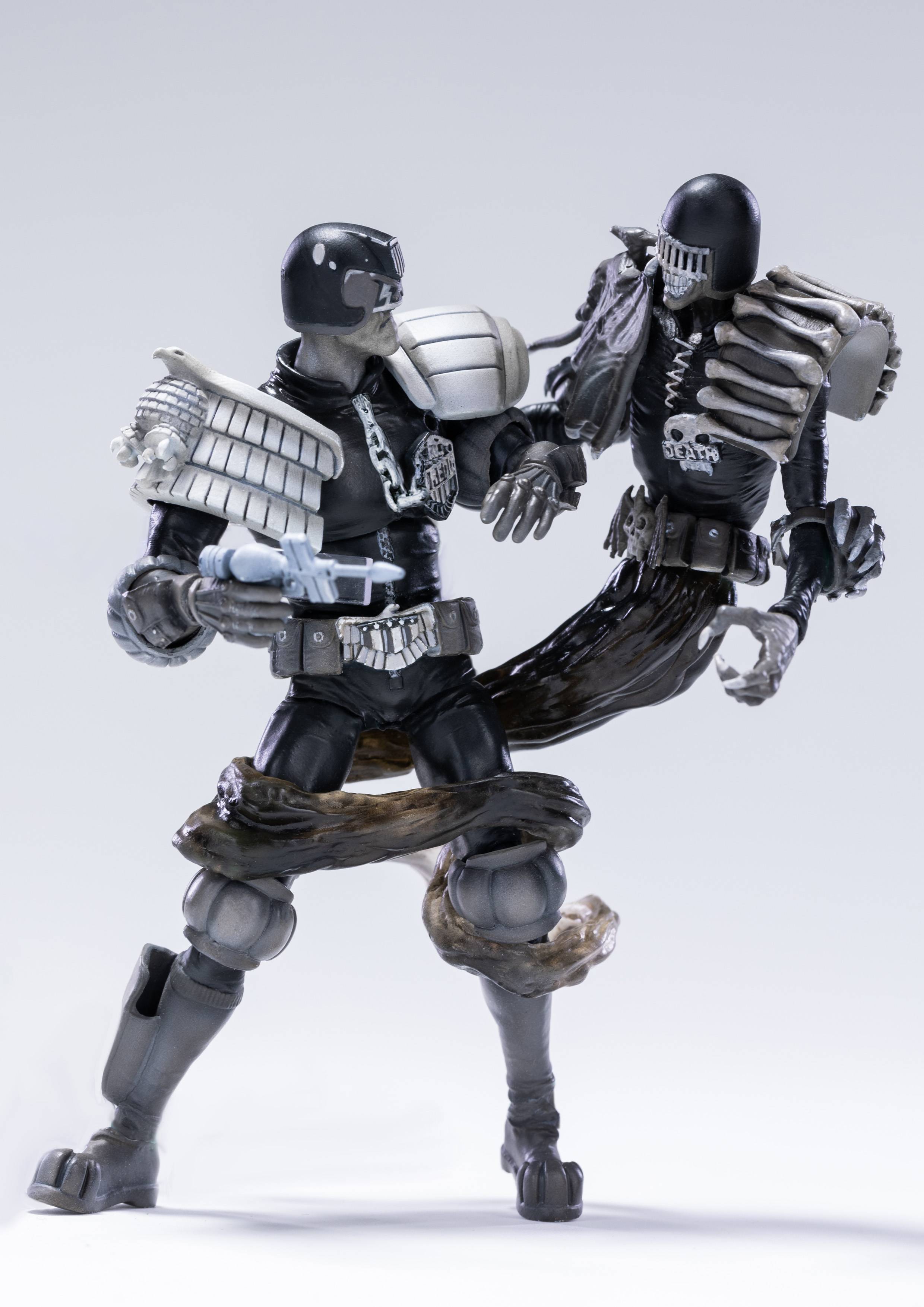 SDCC 2022 JUDGE DREDD VS DEATH BLACK & WHITE PX 1/8 AF 2PK