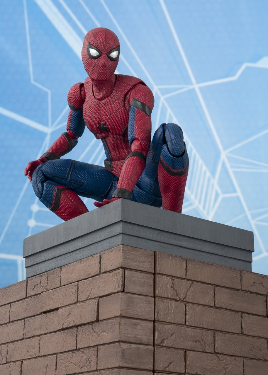 Pocket figure posing with Mafex Homecoming Spider-Man (Ver 1.5)!!! I took  this guy to the hotel I was staying at last Saturday for my bir... |  Instagram