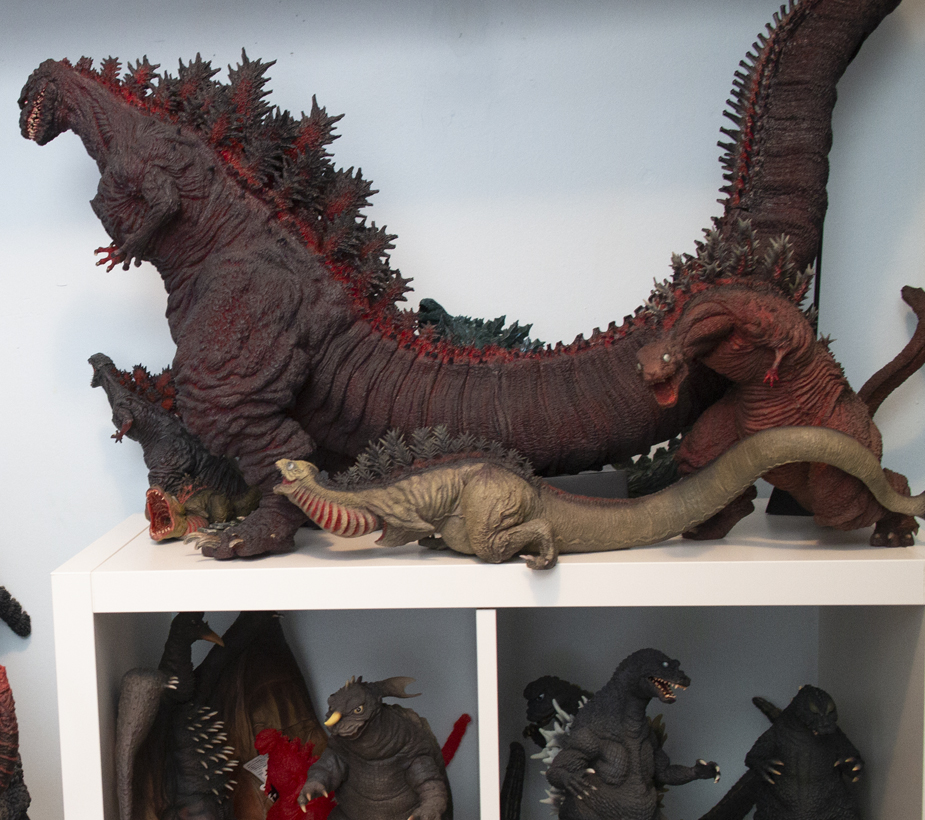 Largest godzilla hot sale figure