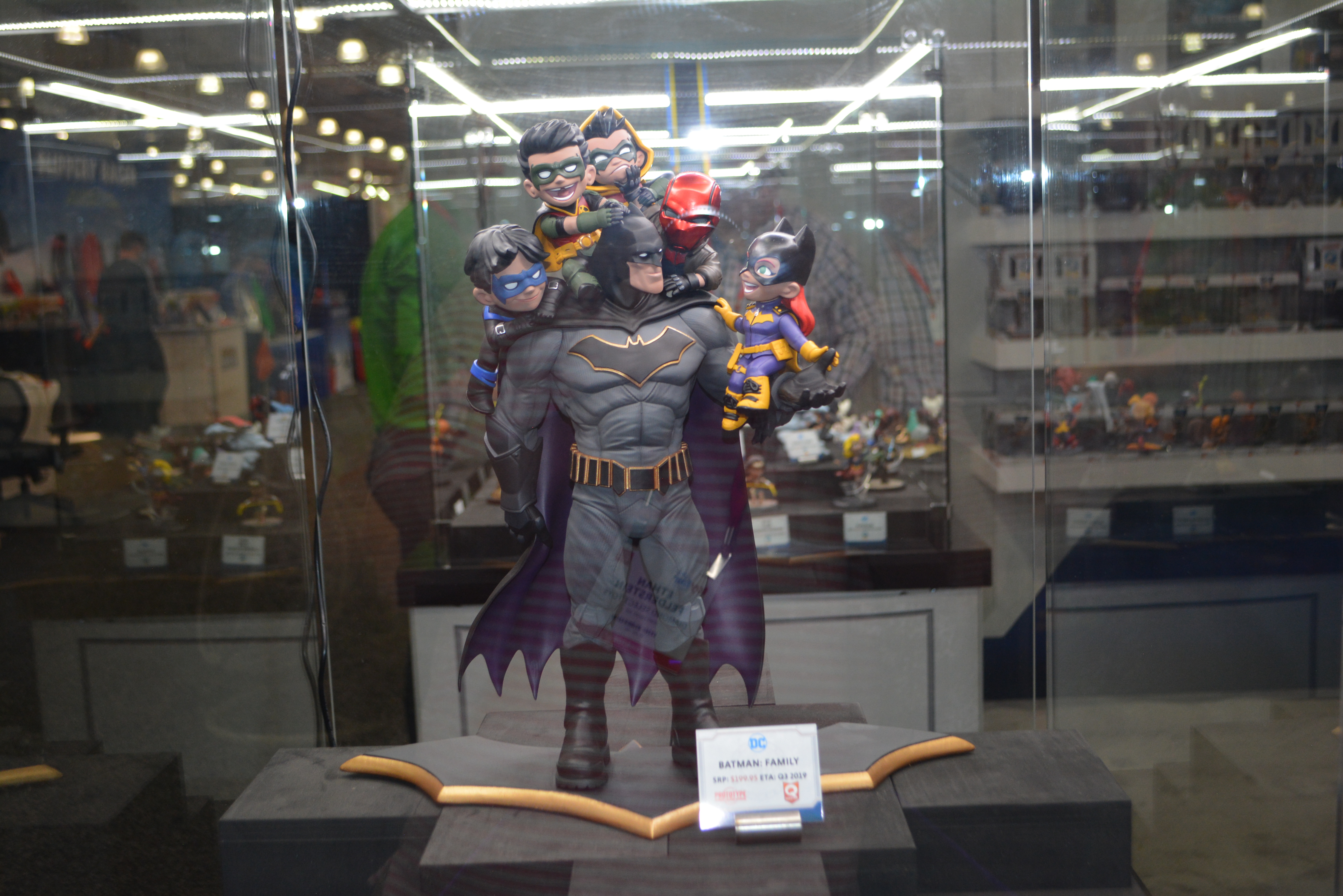 Toy Fair 2019: Quantum Mechanix Displays Batman Family Statue, New Q-Figs -  Previews World