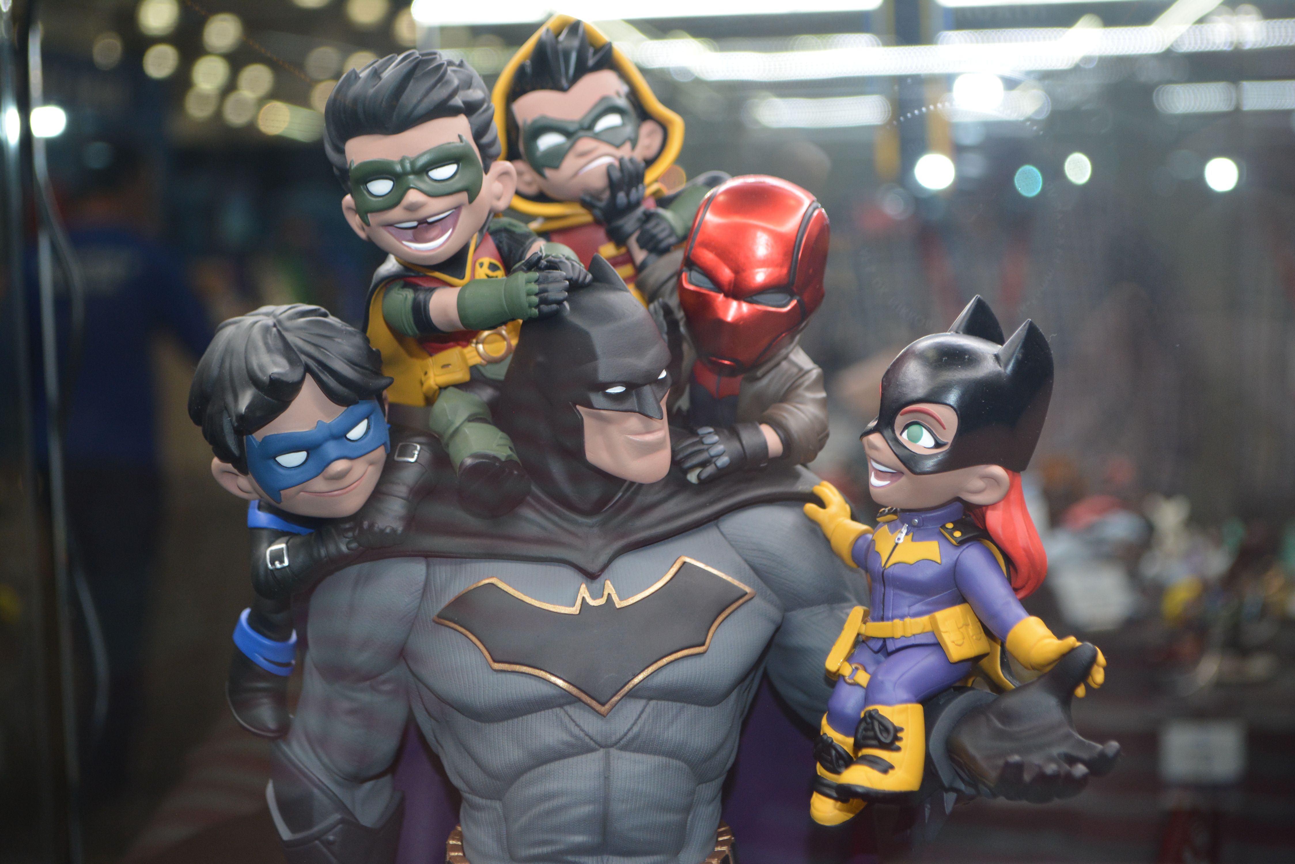 Toy Fair 2019: Quantum Mechanix Displays Batman Family Statue, New Q-Figs -  Previews World